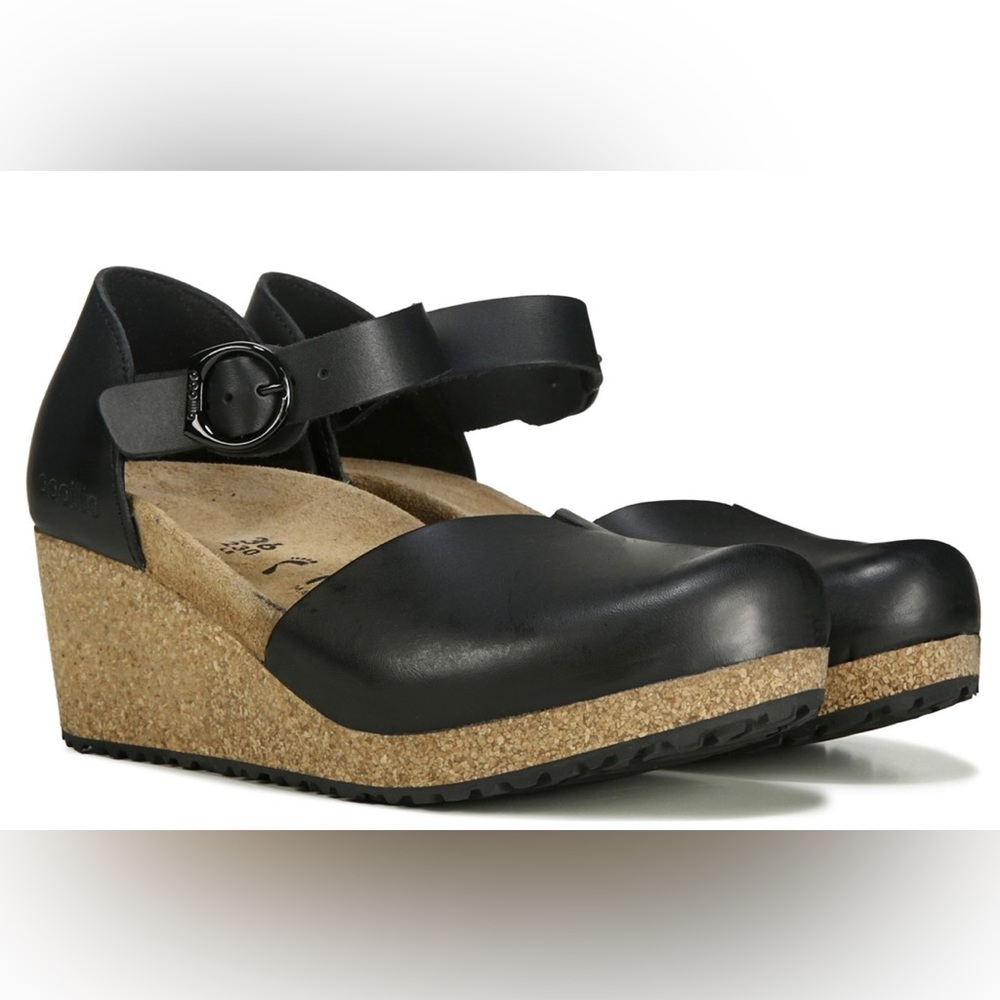 Birkenstock Mary Wedge in Black by Papillio
